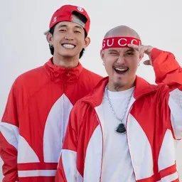 Cover art for Mình Cưới Nhau Đi - Huỳnh James karaoke version
