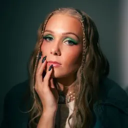 Cover art for Aamun kuiskaus - Vain elämää kausi 16,Viivi karaoke version