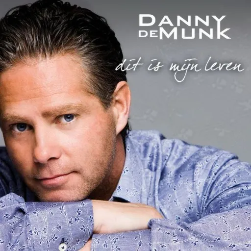 Karaoke Moeder Hoe Kan Ik Je Danken by Danny De Munk, Johnny Jordaan, Willy Alberti — sing along with lyrics on Singa